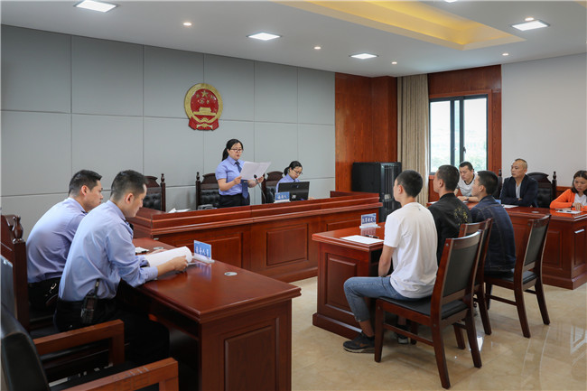 重庆武隆区：对一起未成年人刑事案件举行附条件不起诉宣告训诫会